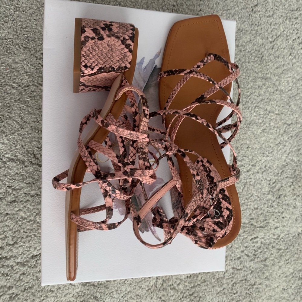 NWT Ivelle Hailey Pink Wild Snake Print Sandal